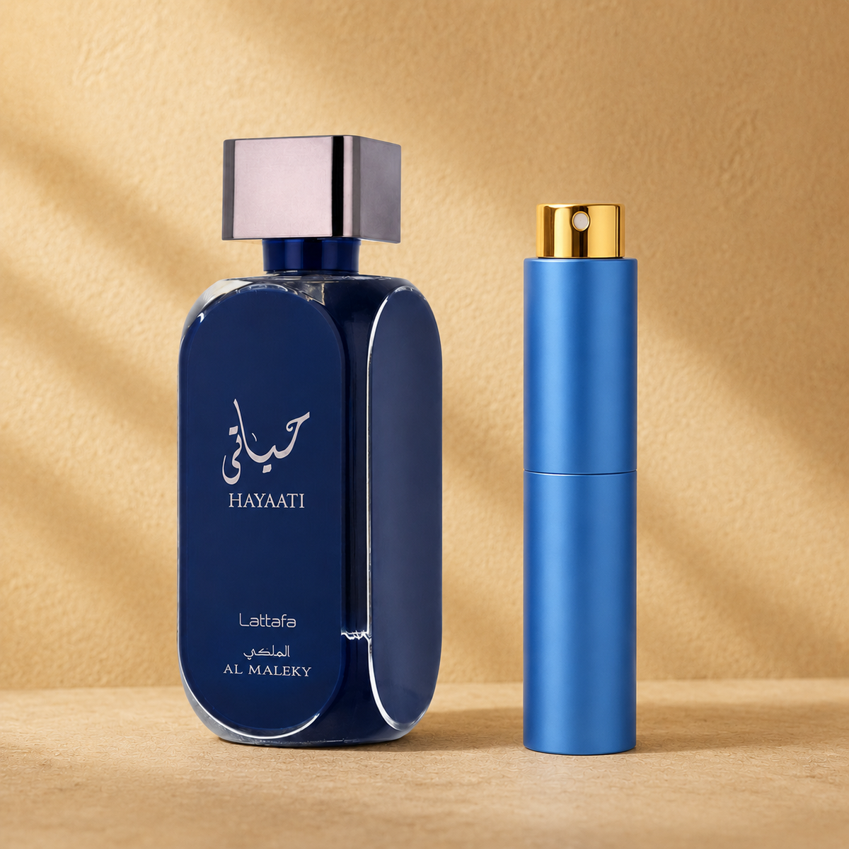 Lattafa Hayaati Al Maleky originalflaske med metallic mørkeblå atomizer
